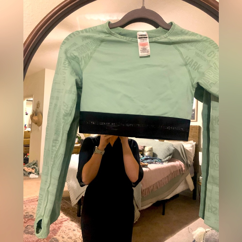 Gym shark NWOT teal long sleeve crop top